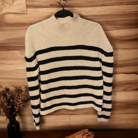 Evereve John + Jenn Galleger 100% cotton sweater. Size S. - Picture 3 of 6